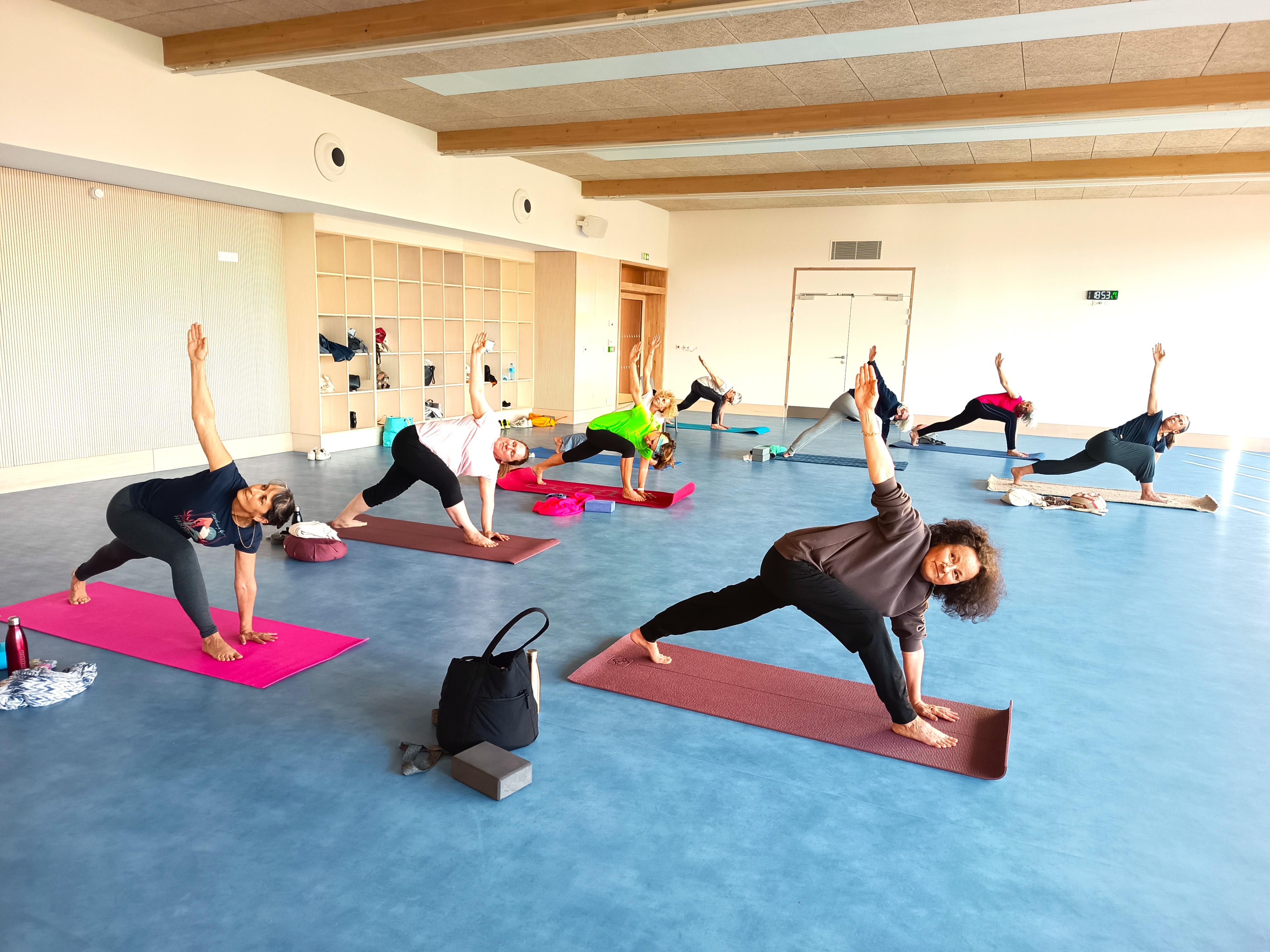 Cours de yoga collectifs en associations & entreprises - Dynamique de groupe